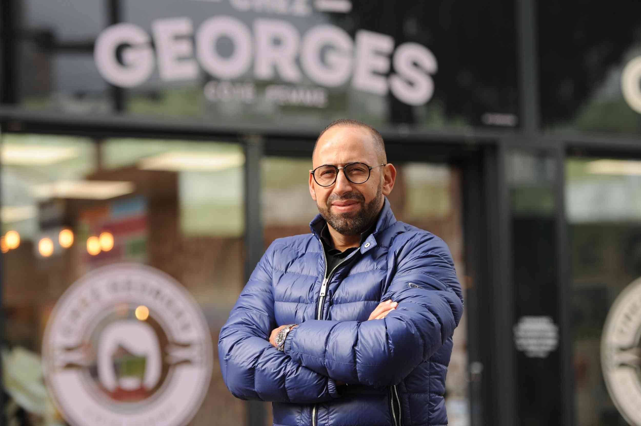 Le coiffeur Chez Georges se féminise