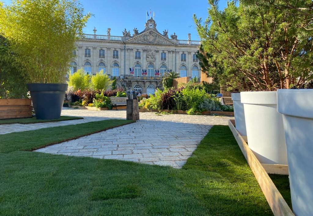 Le gazon alsacien pousse aussi en ligne